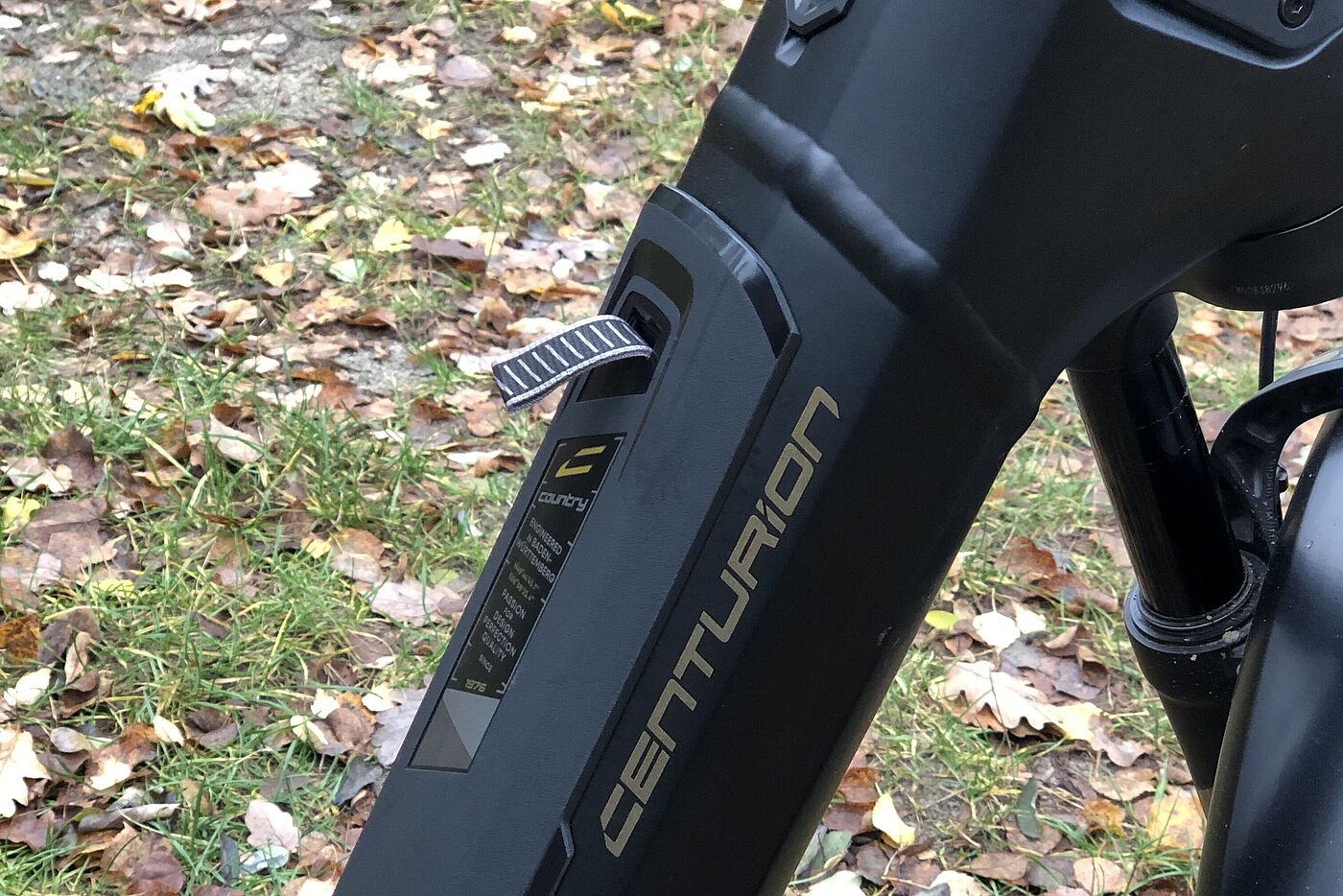 Detailaufnahme eines Rahmenrohrs mit integriertem Akku.